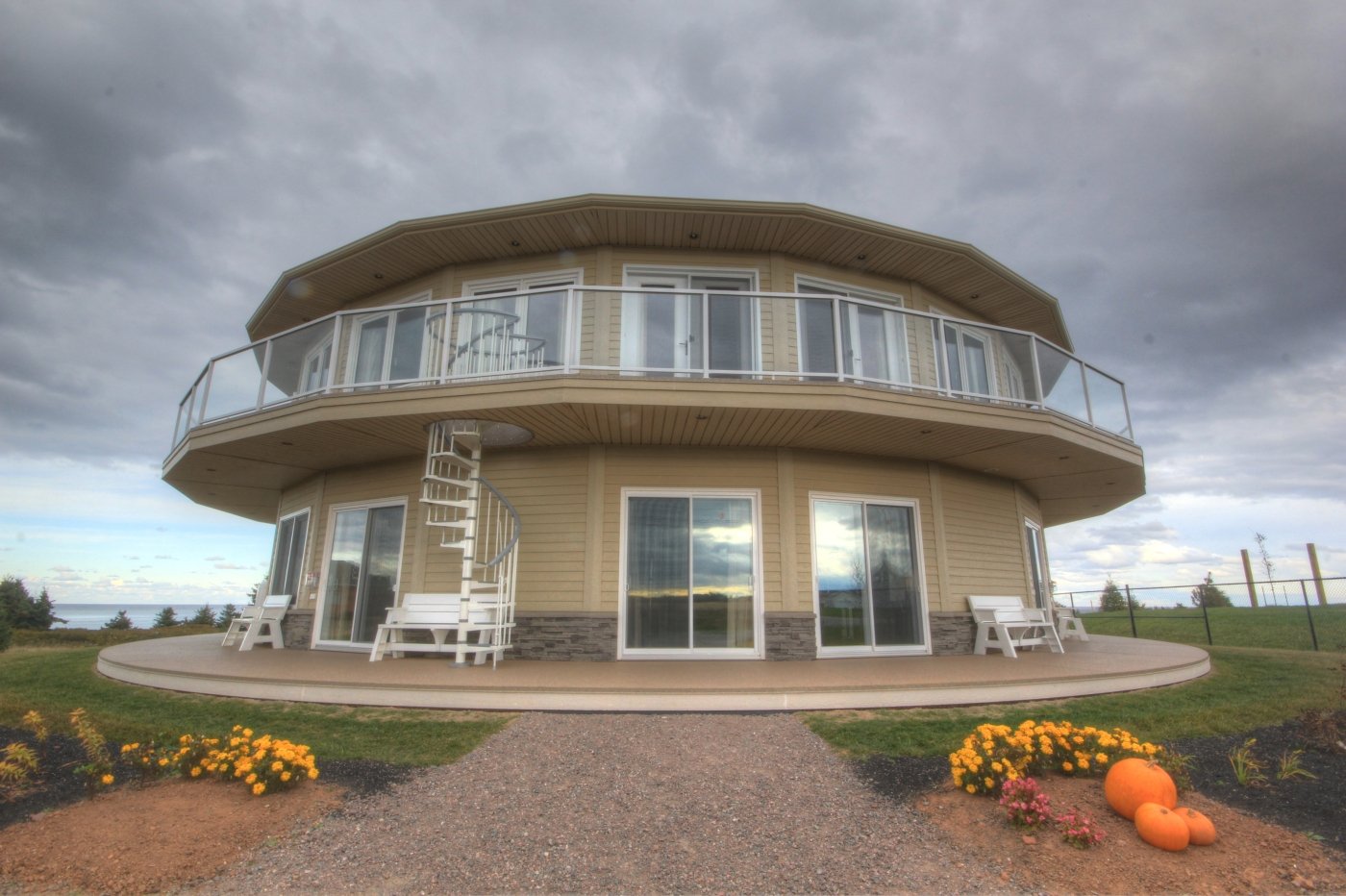 Canada's Rotating House, Around the Sea