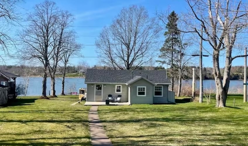 102504 PEI Inc