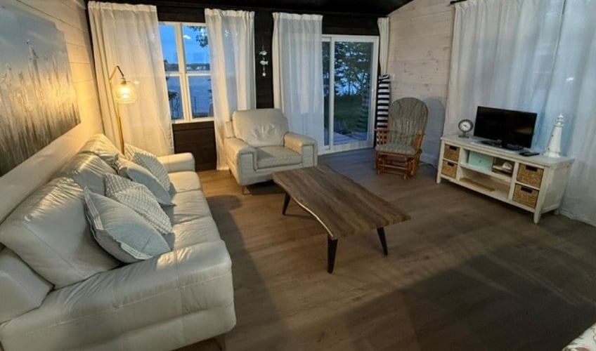 E & E's Cottage by the Sea