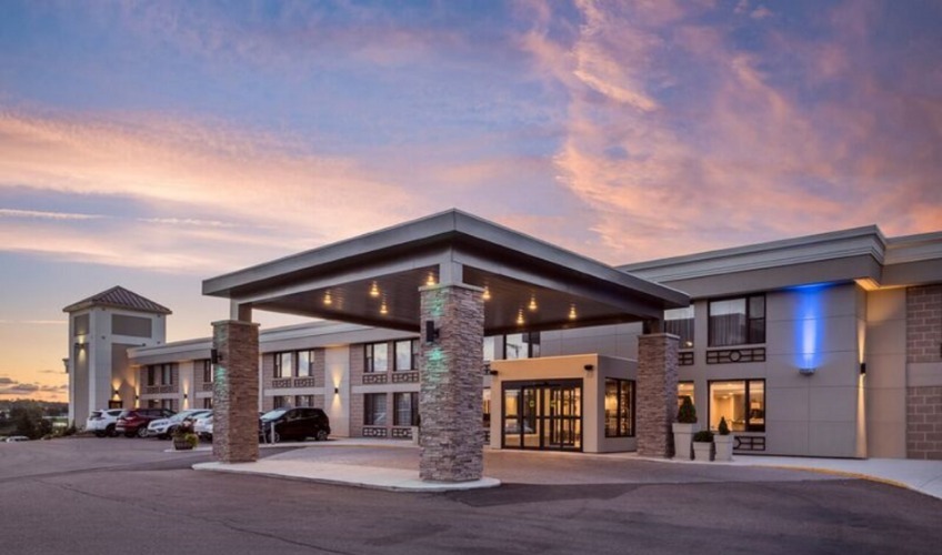 Holiday Inn Express & Suites Holiday Inn Express & Suites