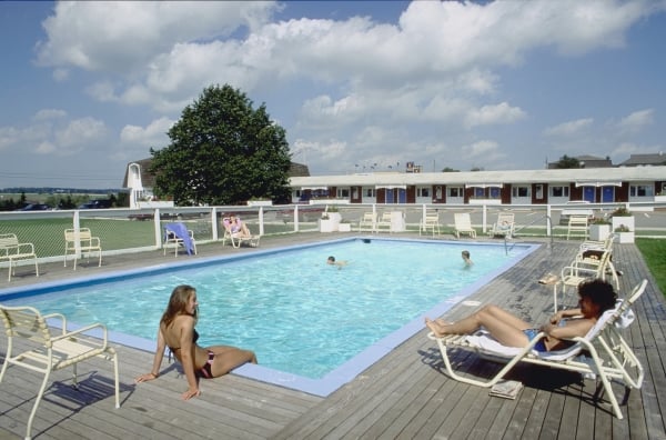 Canadas Best Value Inn & Suites