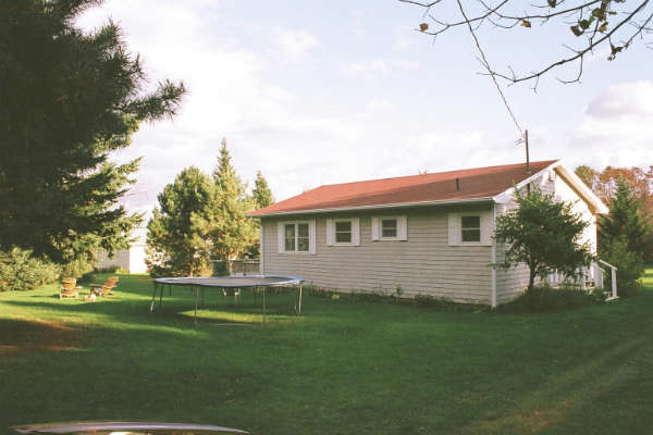 Laura's Wildrose Cottages