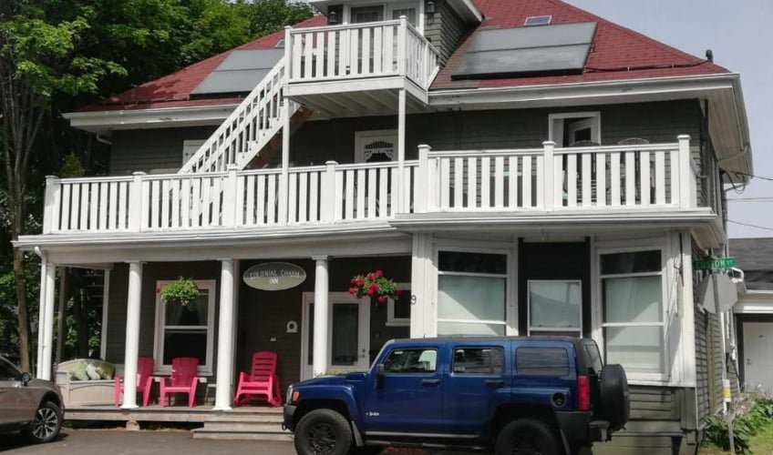 Colonial Charm Inn Bed & Breakfast