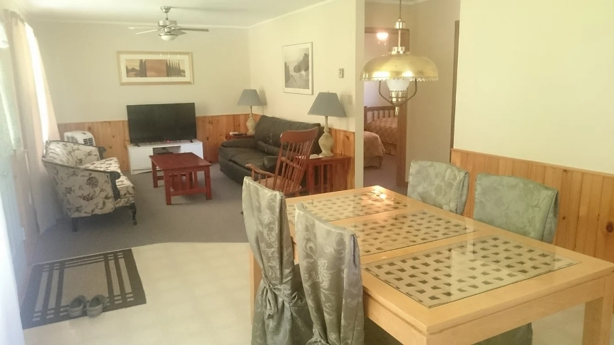 Cavendish Breeze Inn
