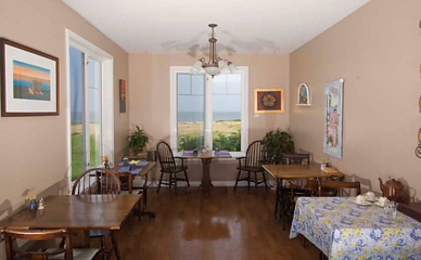 Johnson Shore Inn