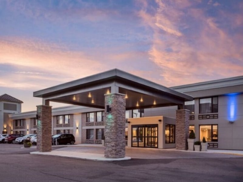 Holiday Inn Express & Suites