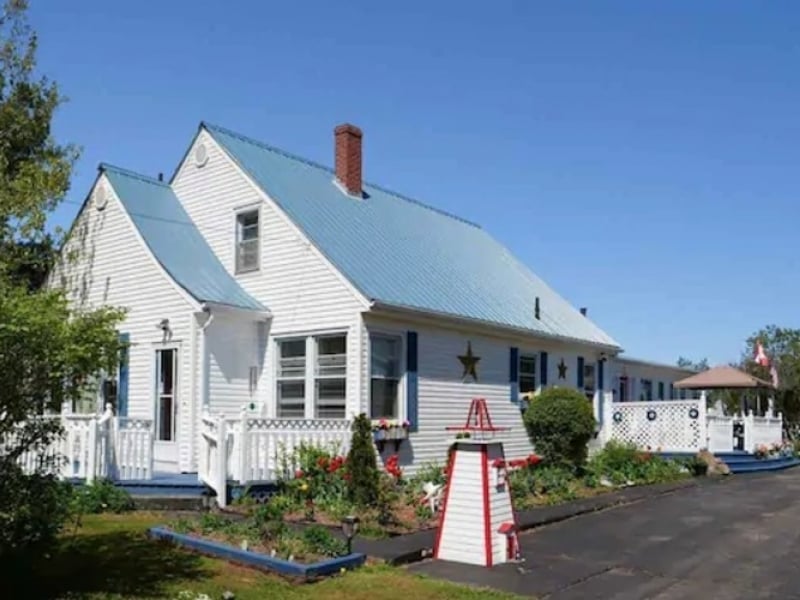 Come From Away Bed & Breakfast and Cottages