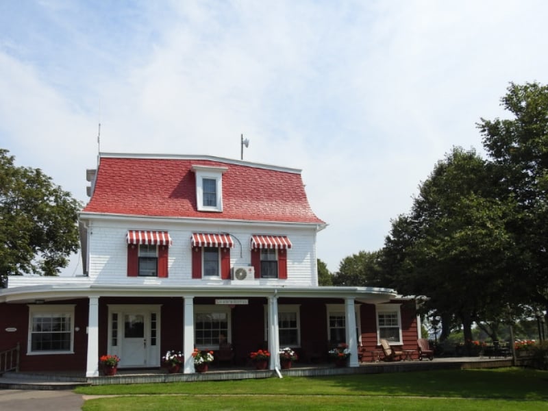 Shaw's Hotel & Cottages