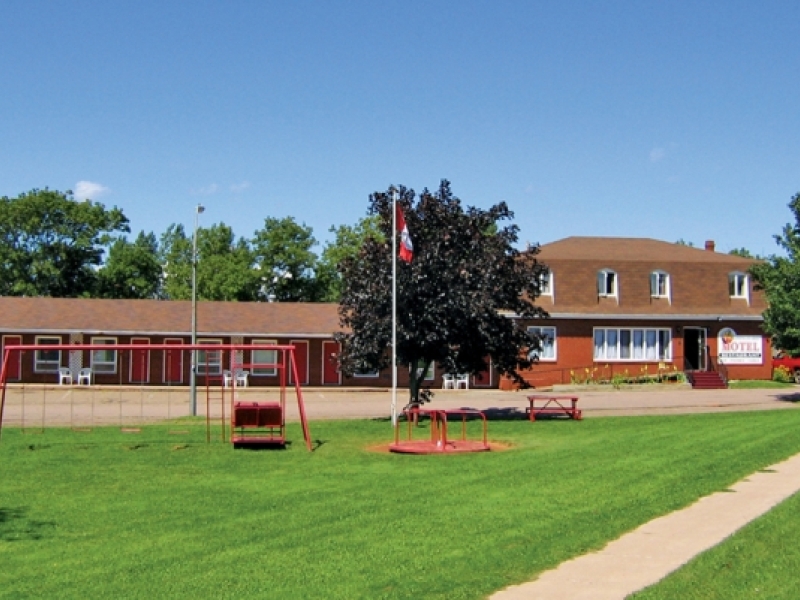 Summerside Motel & Cottages