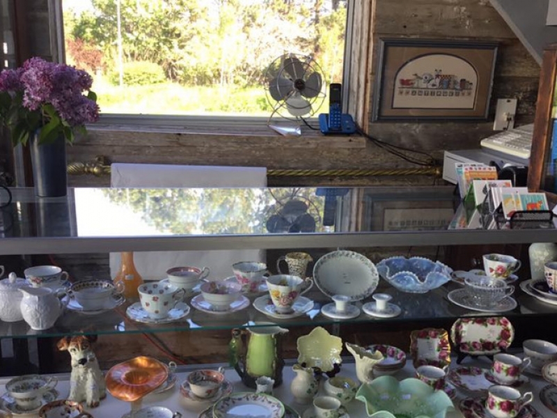 Little Barn By The Bay Antiques & Collectables