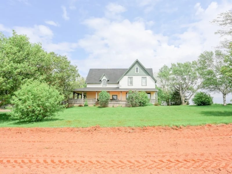 A & A Island Farmhouse Accommodations