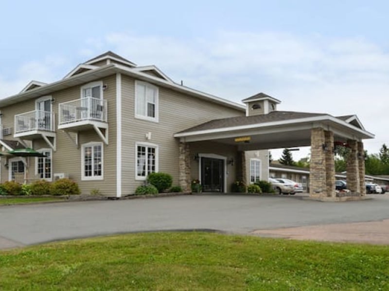 Canadas Best Value Inn & Suites