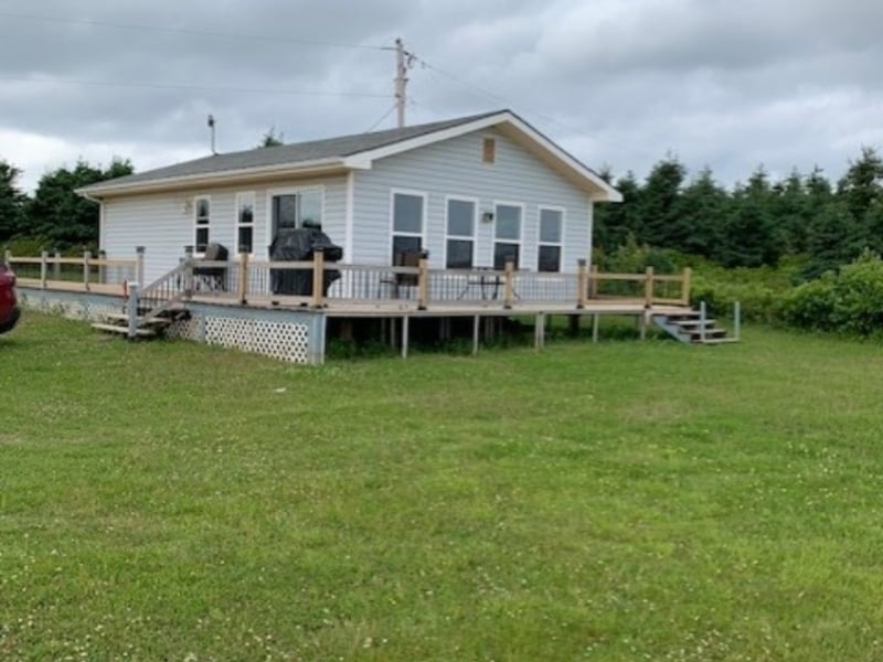 Sheila's Waterfront Cottage