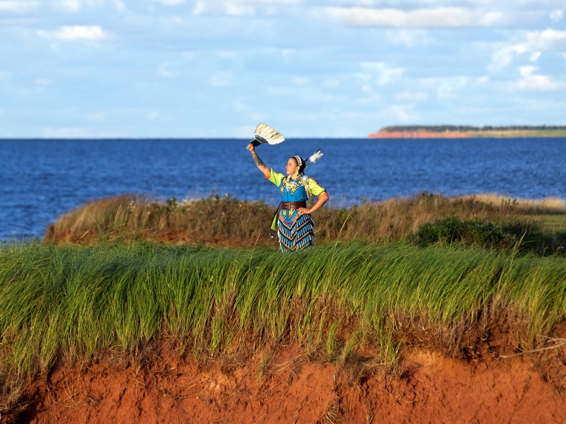 Mi'kmaq, Woman, grass, ocean