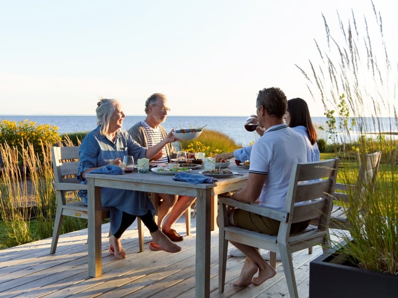 Summer Lifestyle, ocean view, people sitting at a table