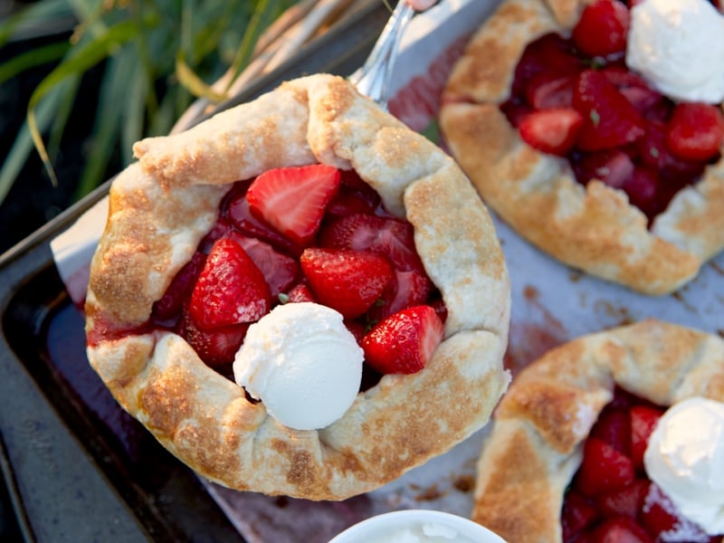 Summer Lifestyle, pastry, fruit tarte, strawberries