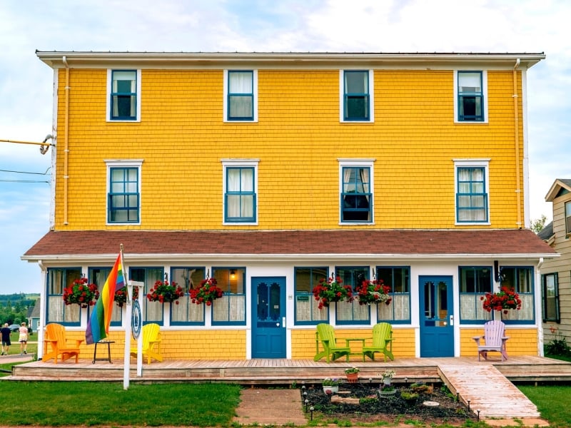 Yellow inn, Victoria-by-the-Sea