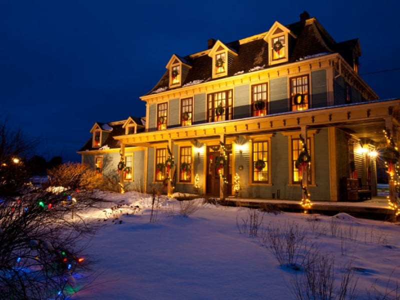 Accommodation with lights at night