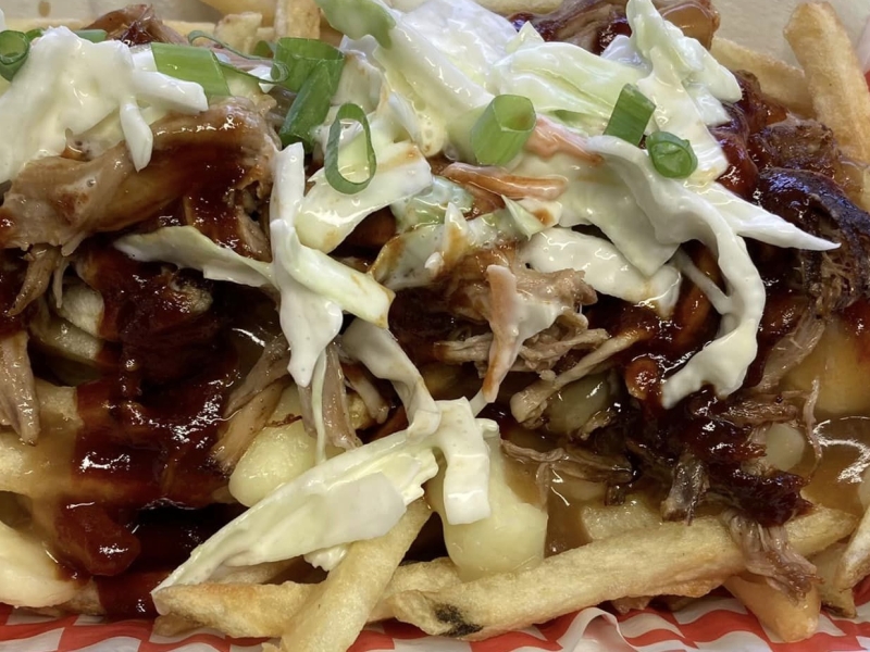 Plate of pulled pork poutine