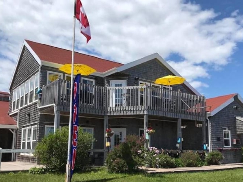 Exterior view of Lighthouse Willy's Restaurant in summer