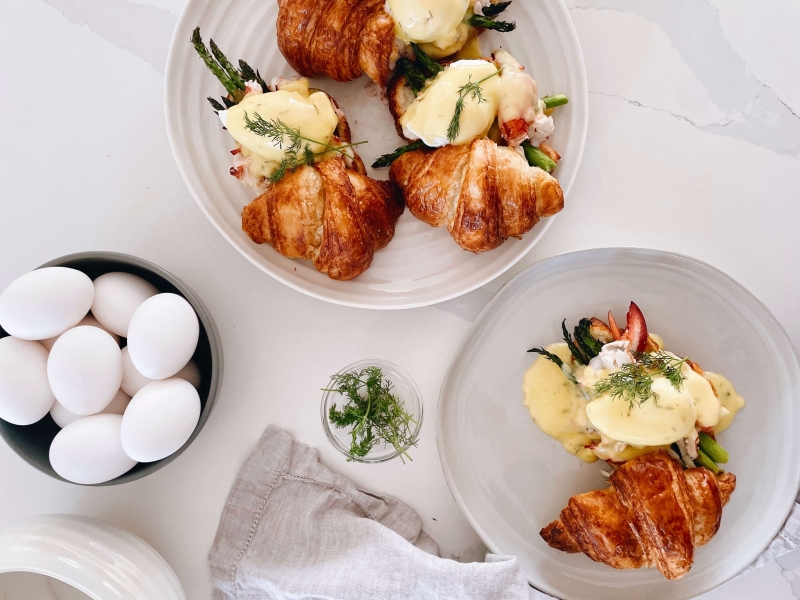 Lobster &amp; Asparagus Eggs Benedict with Lemon Dill Hollandaise | Tourism PEI