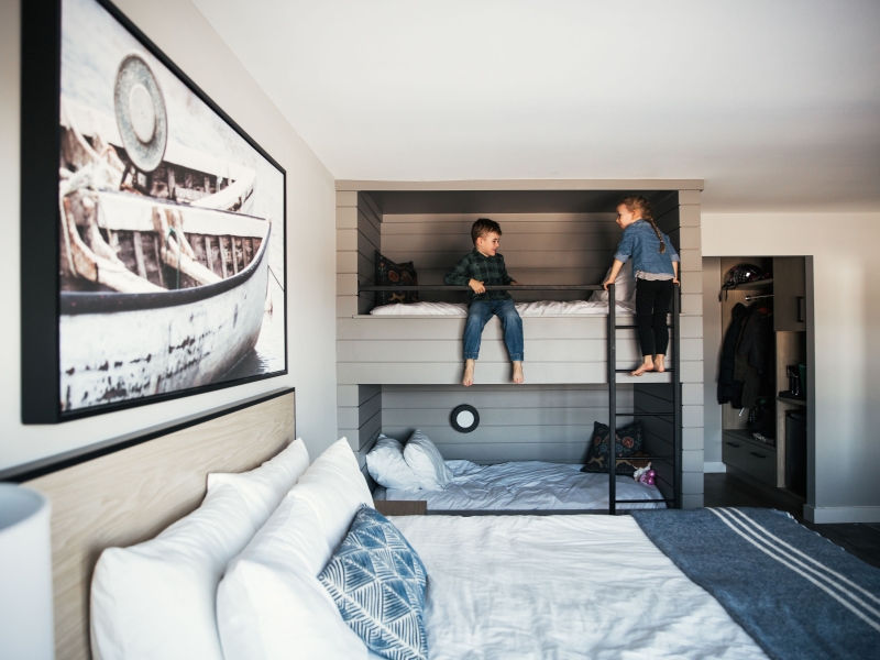 Children climbing into bunk in Mill River Resort guest room