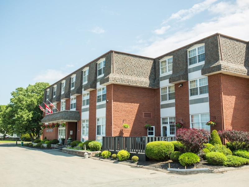 Outside view of the brick exterior of Rodd Royalty Hotel