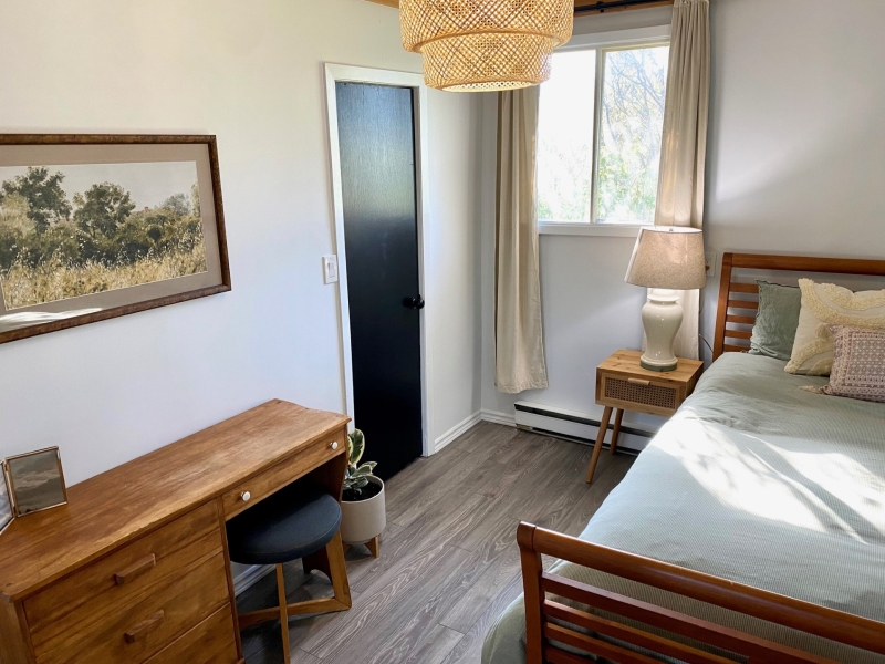 inside view of bedroom of one of the cottages at Harbour Lights