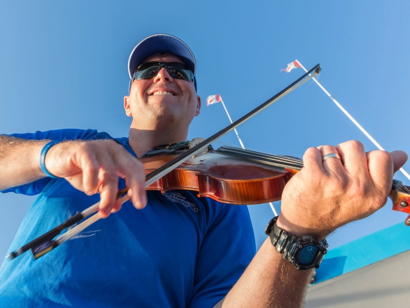 jj chaisson plays the fiddle