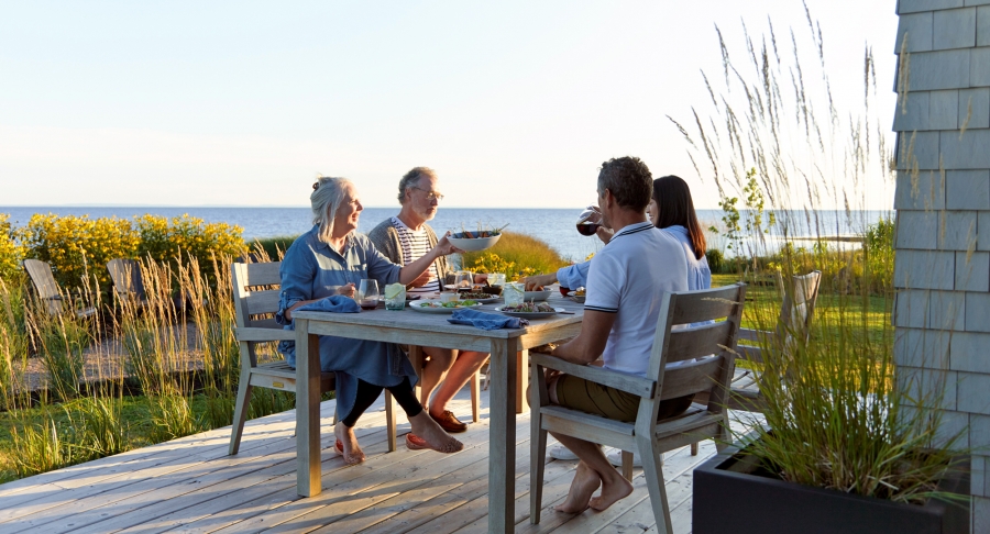 Summer Lifestyle, ocean view, people sitting at a table