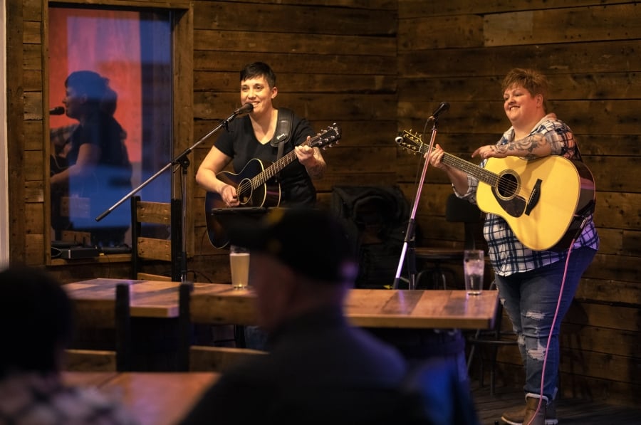 Keelin Wedge and another musican on stage at Lone Oak Brewing Co.