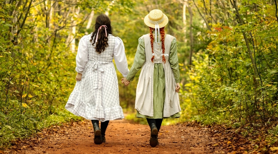 Diana and Anne Shirley walk down Lover's Lane hand in hand under fall colours