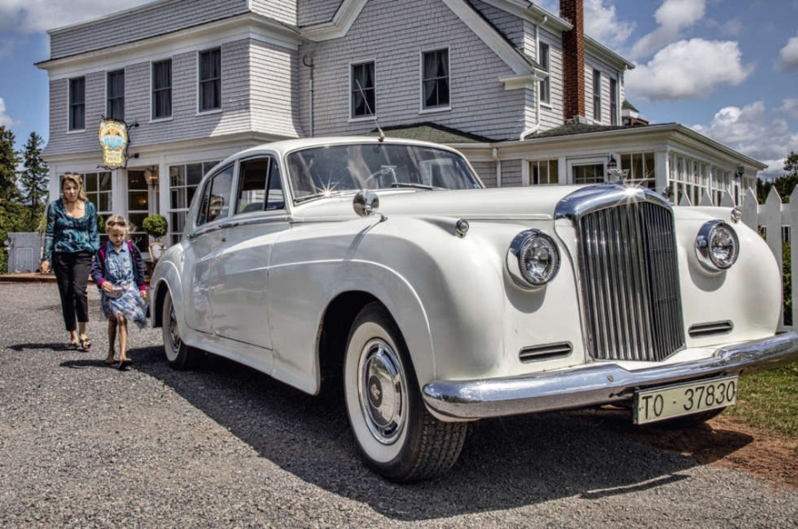 An old Bentley at the Inn at Fortune Bridge