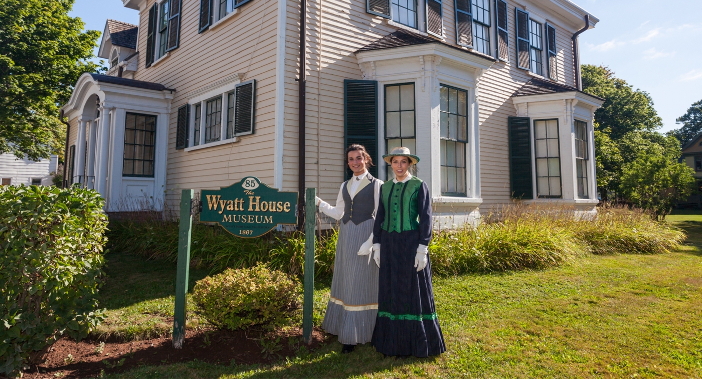 Historical House, old fashioned clothing