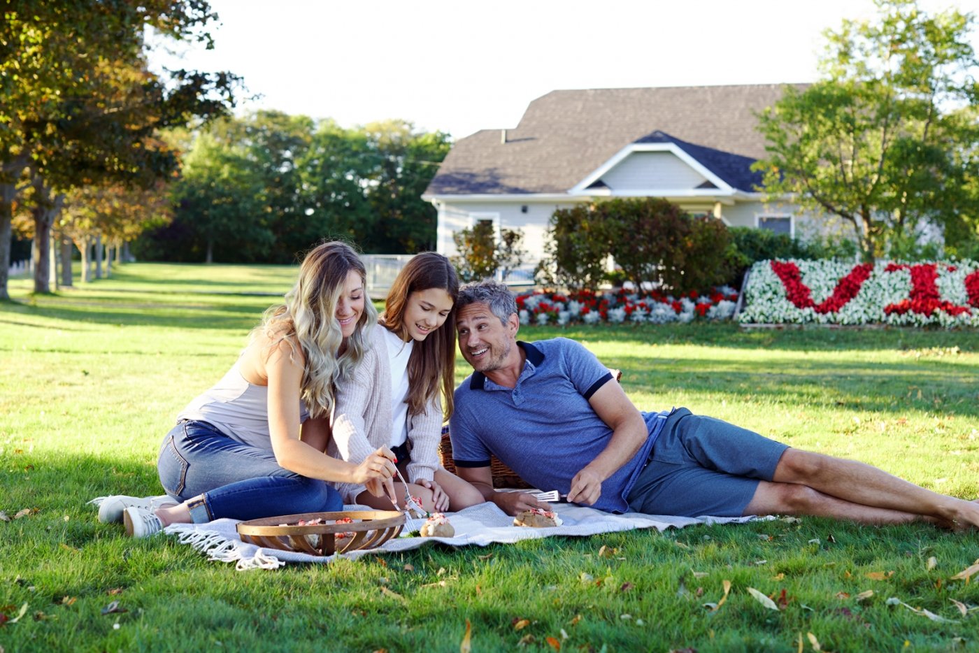 Family having a picnic at Victoria Park