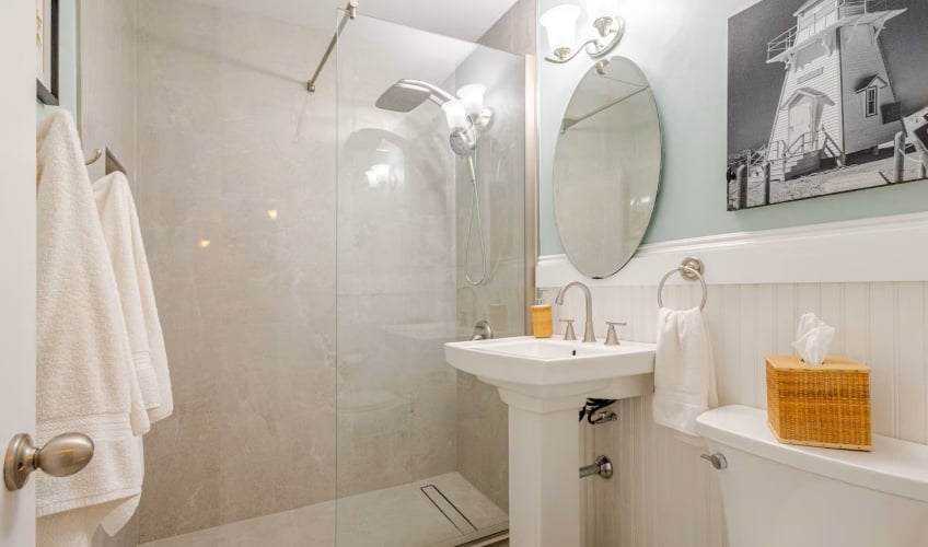 Heron's Nest Sanctuary bathroom