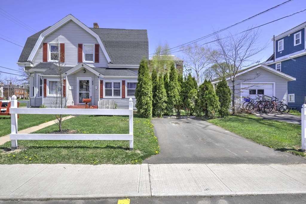 Charlottetown Backpackers Inn Photo of front of a grey house with red shutters