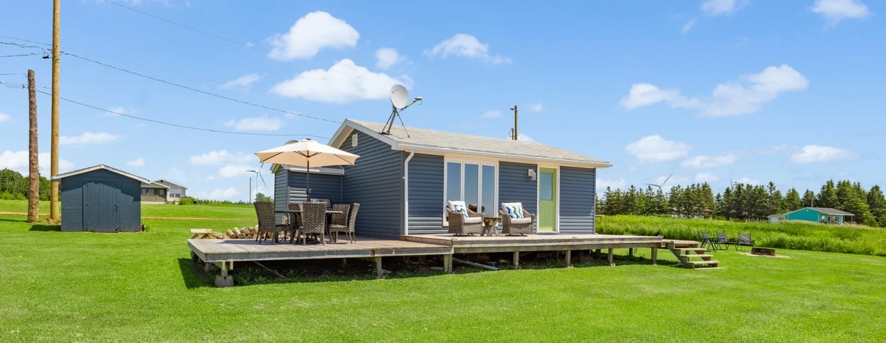 Ittybitty Beach House Small blue cottage with deck and patio table
