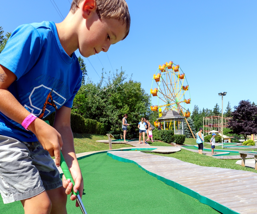 Cavendish PEI Child puts on mini golf course